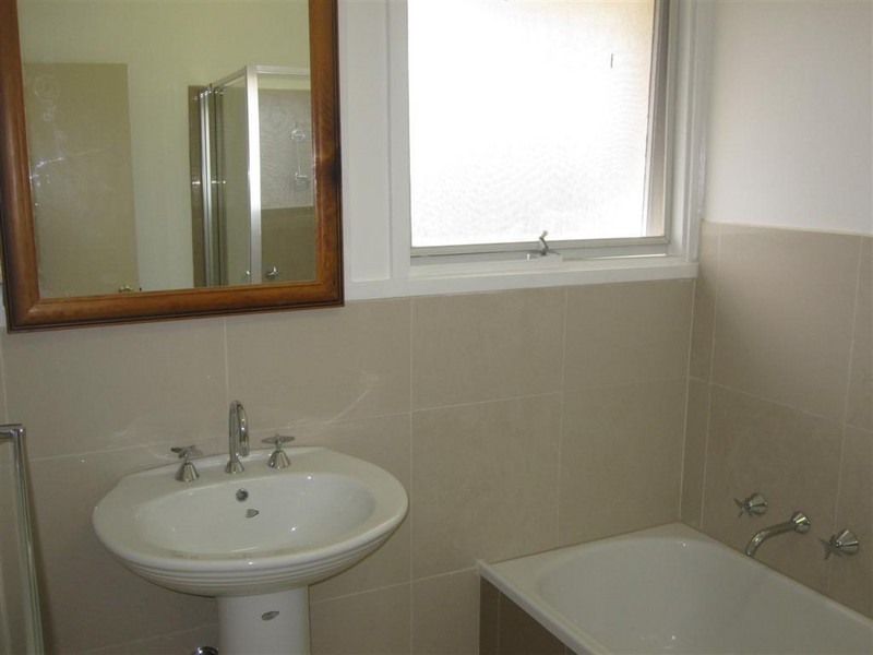 2 DRYSDALE STREET, Sunbury VIC 3429