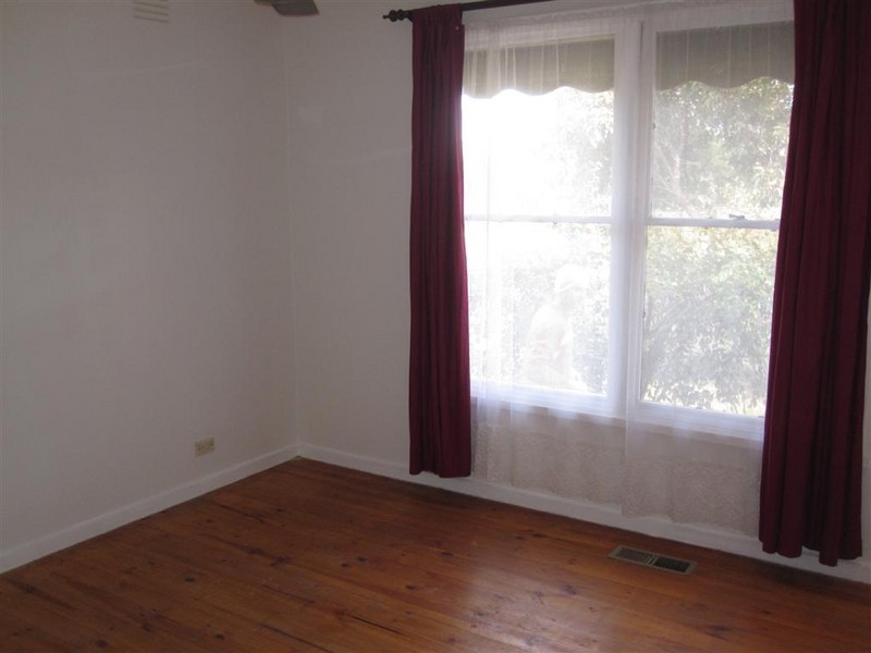 2 DRYSDALE STREET, Sunbury VIC 3429