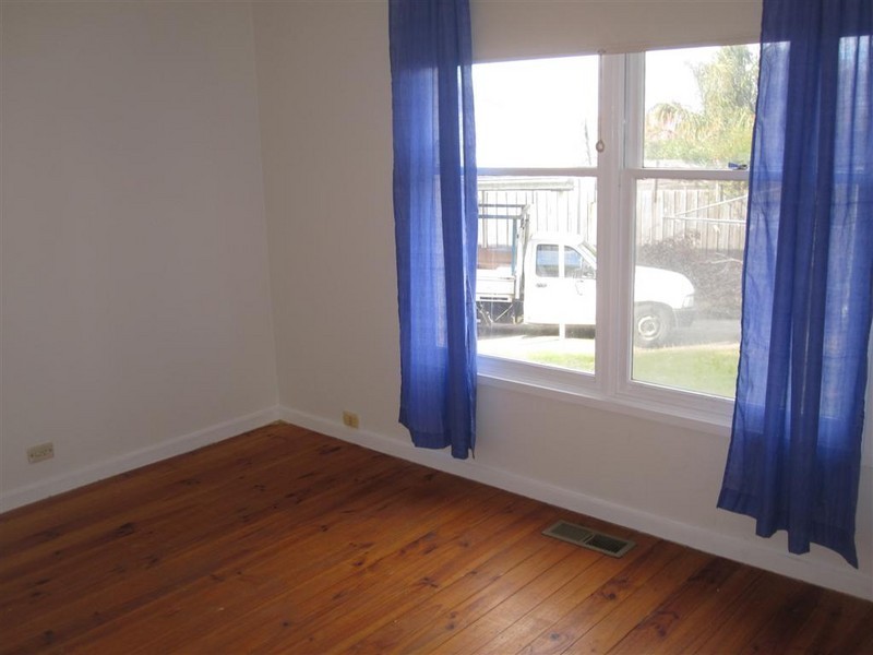 2 DRYSDALE STREET, Sunbury VIC 3429