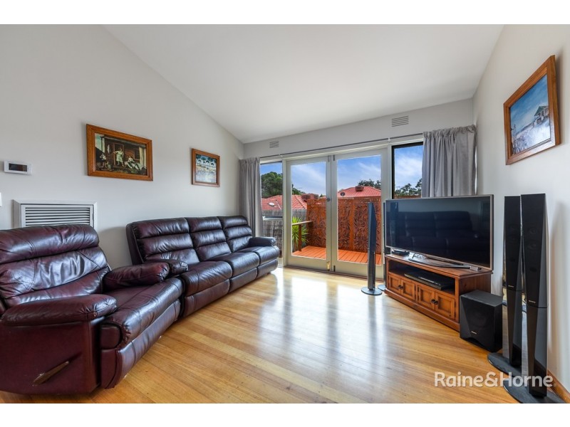 33 Vaughan Street, Sunbury VIC 3429