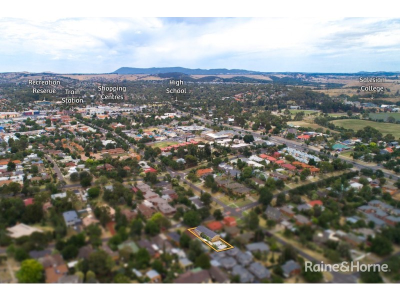 33 Vaughan Street, Sunbury VIC 3429