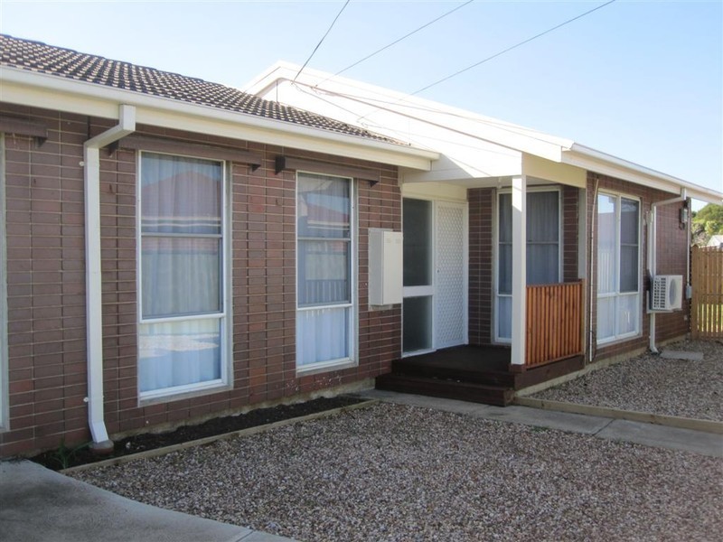 26 OAKWOOD ROAD, St Albans VIC 3021