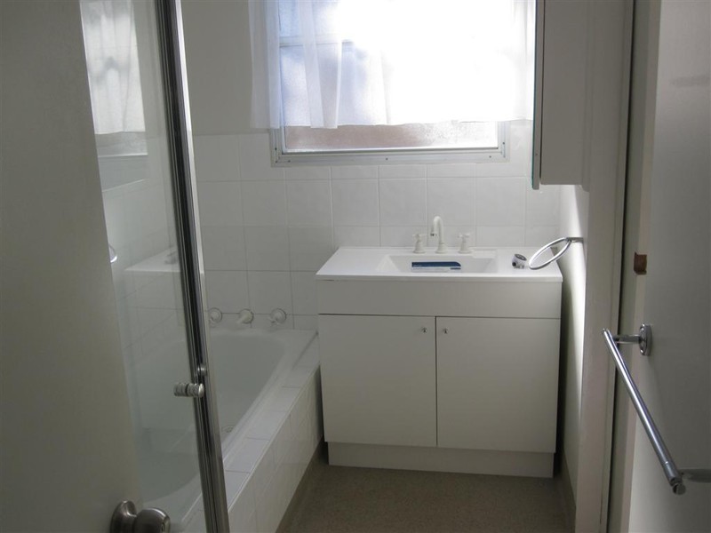 26 OAKWOOD ROAD, St Albans VIC 3021