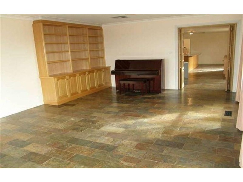 6 BRETT COURT, Sunbury VIC 3429