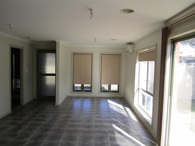 1/21 BATMAN AVENUE, Sunbury VIC 3429