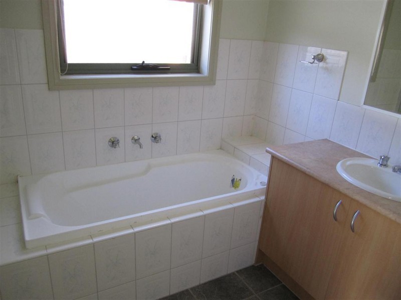 1/21 BATMAN AVENUE, Sunbury VIC 3429