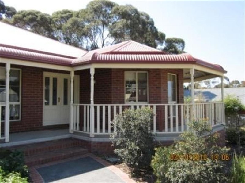 42 FULLWOOD DRIVE, Sunbury VIC 3429