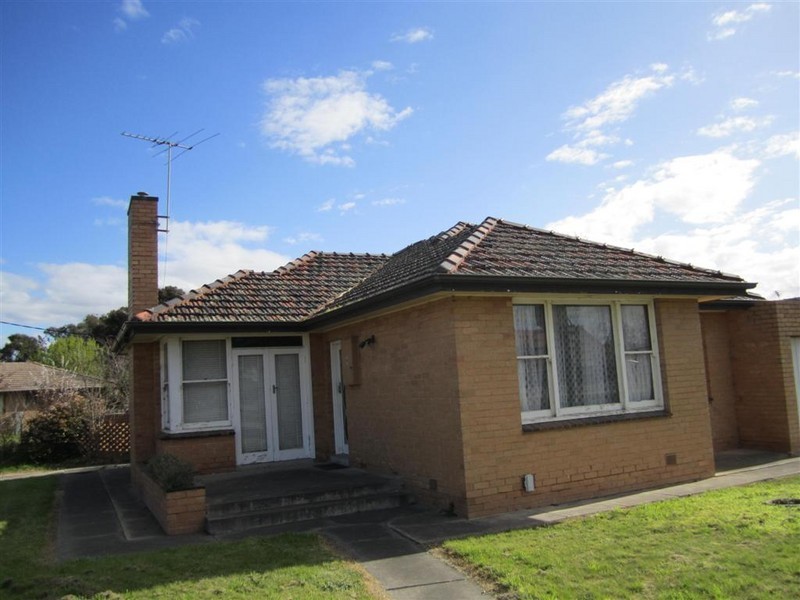 8  MACEDON STREET, Sunbury VIC 3429