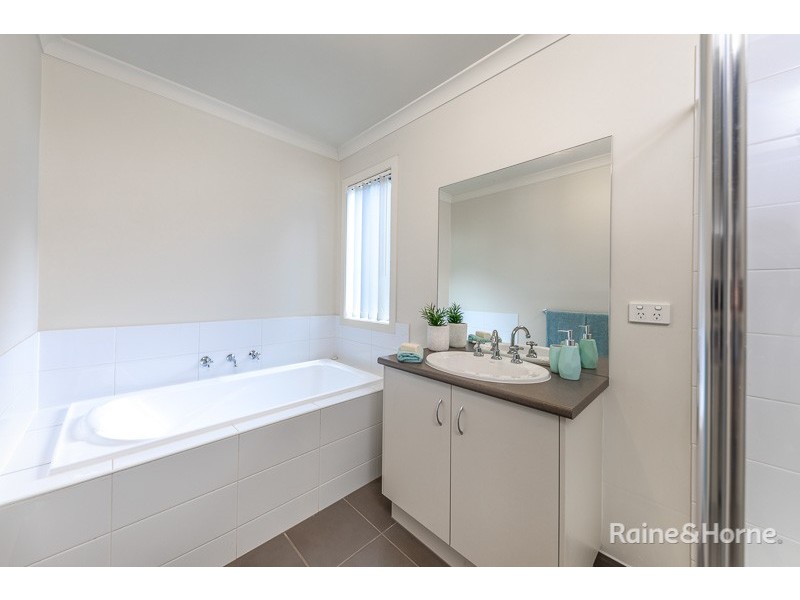 8 Emma Court, Sunbury VIC 3429