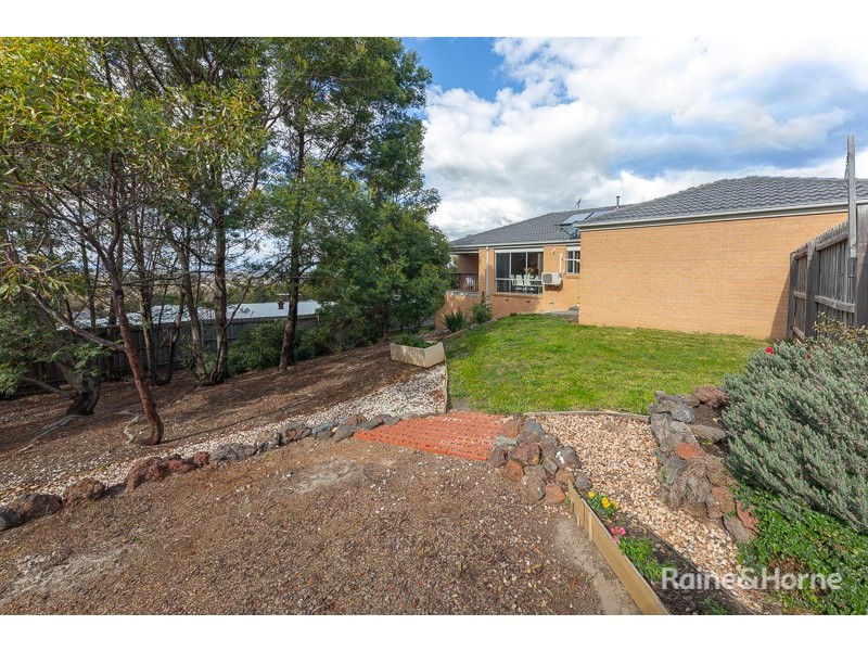 8 Emma Court, Sunbury VIC 3429