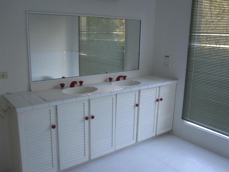 367 ELIZABETH DRIVE, Sunbury VIC 3429