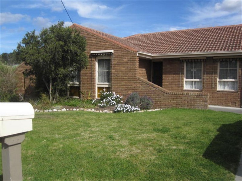 28  HOOD CRESCENT, Sunbury VIC 3429