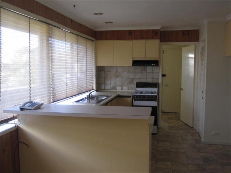 28  HOOD CRESCENT, Sunbury VIC 3429