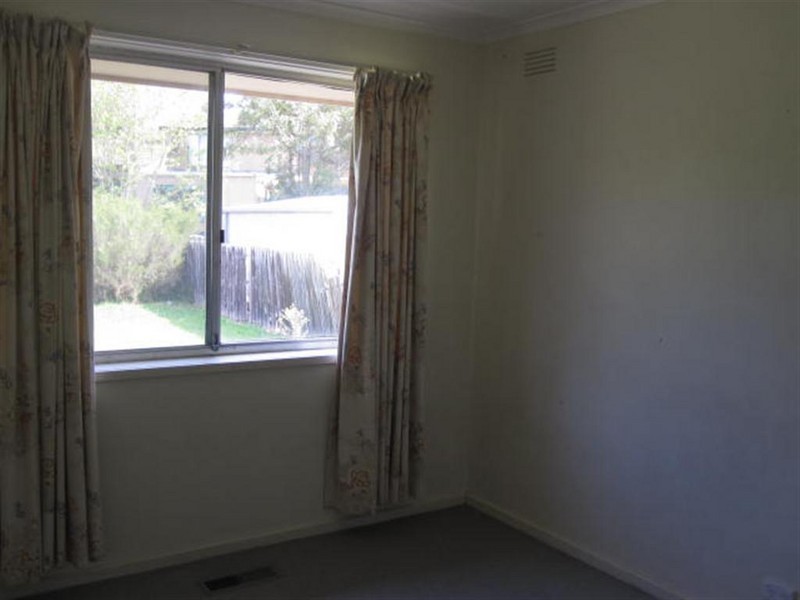 28  HOOD CRESCENT, Sunbury VIC 3429