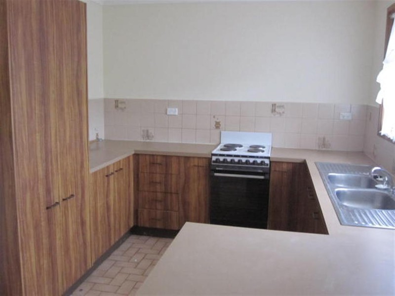 2/18 PASLEY STREET, Sunbury VIC 3429