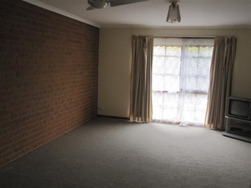 2/18 PASLEY STREET, Sunbury VIC 3429