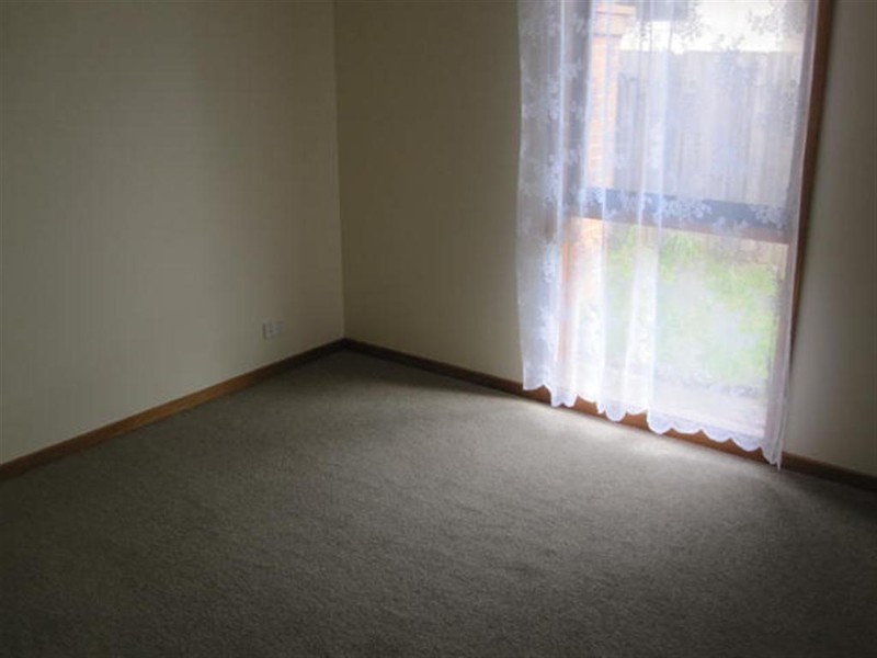 2/18 PASLEY STREET, Sunbury VIC 3429