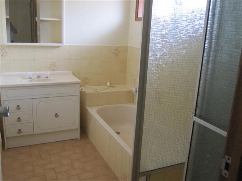 2/18 PASLEY STREET, Sunbury VIC 3429