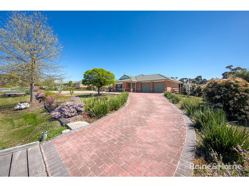 4 Berrydale Road, Sunbury VIC 3429