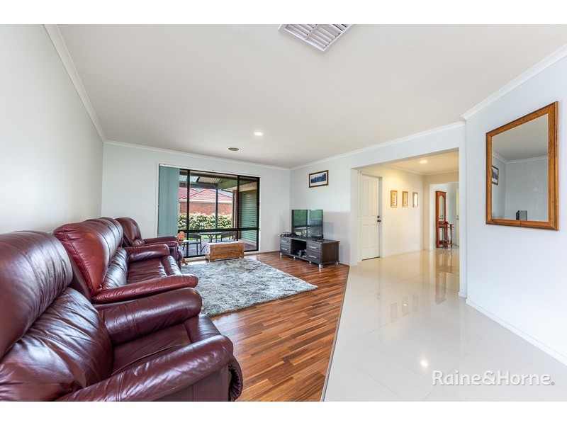 4 Berrydale Road, Sunbury VIC 3429