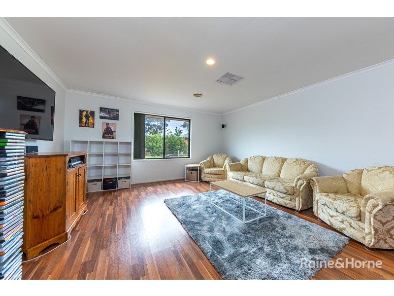 4 Berrydale Road, Sunbury VIC 3429