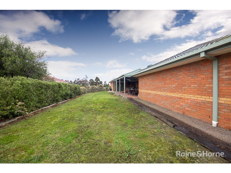 4 Berrydale Road, Sunbury VIC 3429