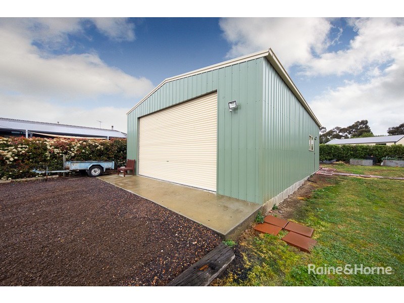 4 Berrydale Road, Sunbury VIC 3429