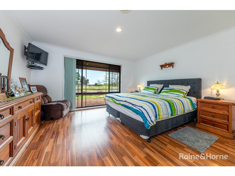 4 Berrydale Road, Sunbury VIC 3429
