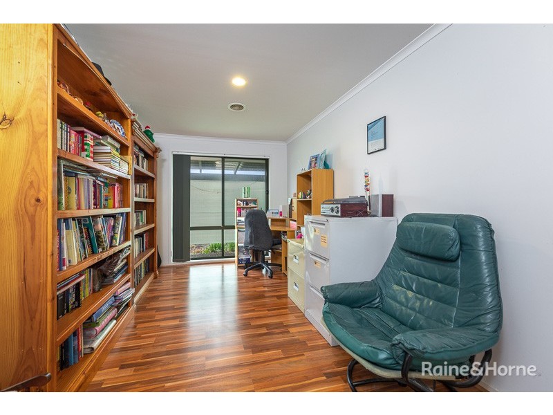 4 Berrydale Road, Sunbury VIC 3429