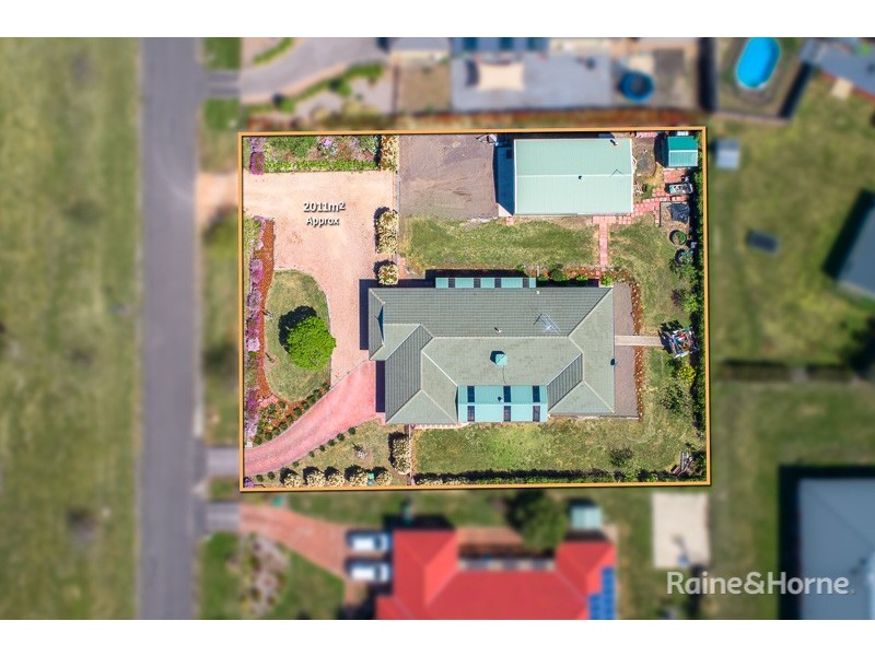 4 Berrydale Road, Sunbury VIC 3429