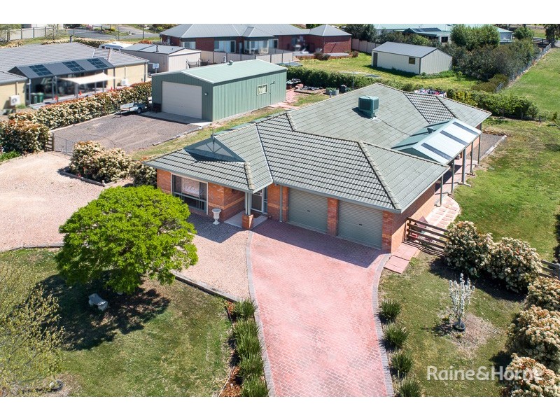 4 Berrydale Road, Sunbury VIC 3429