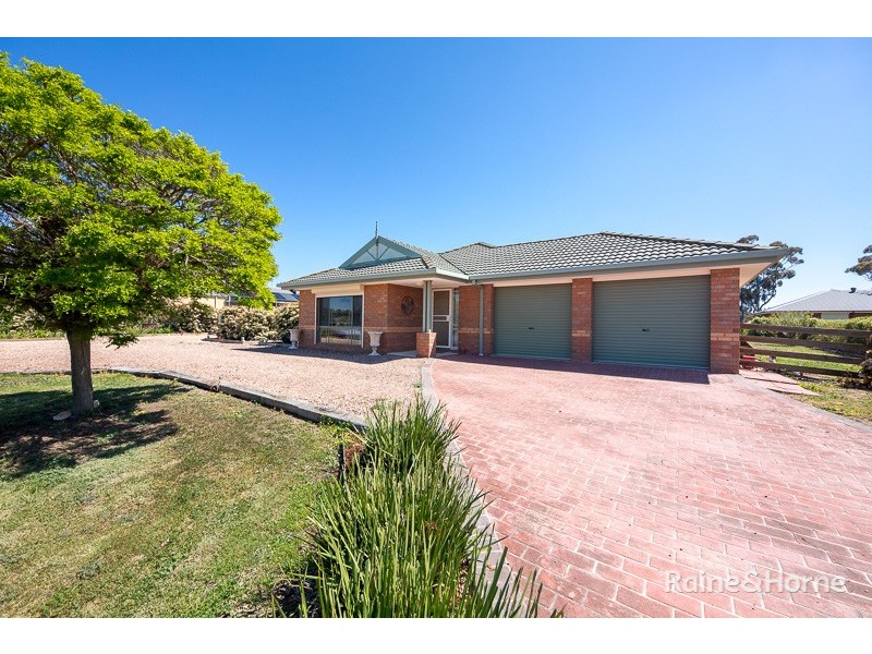 4 Berrydale Road, Sunbury VIC 3429