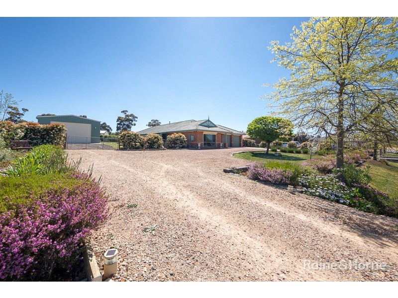 4 Berrydale Road, Sunbury VIC 3429