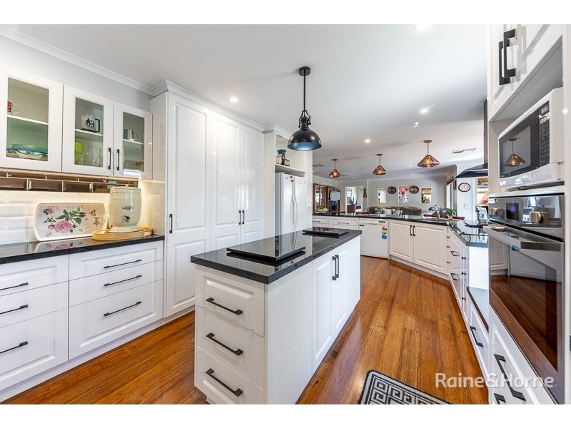 8 Frontignac Court, Sunbury VIC 3429