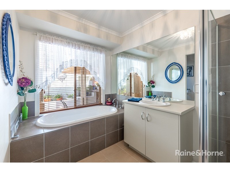 8 Frontignac Court, Sunbury VIC 3429