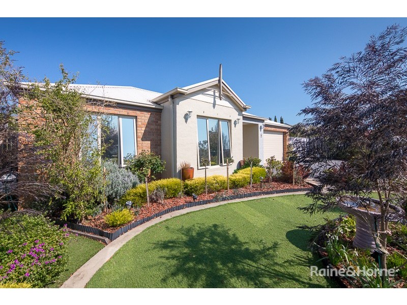 8 Frontignac Court, Sunbury VIC 3429