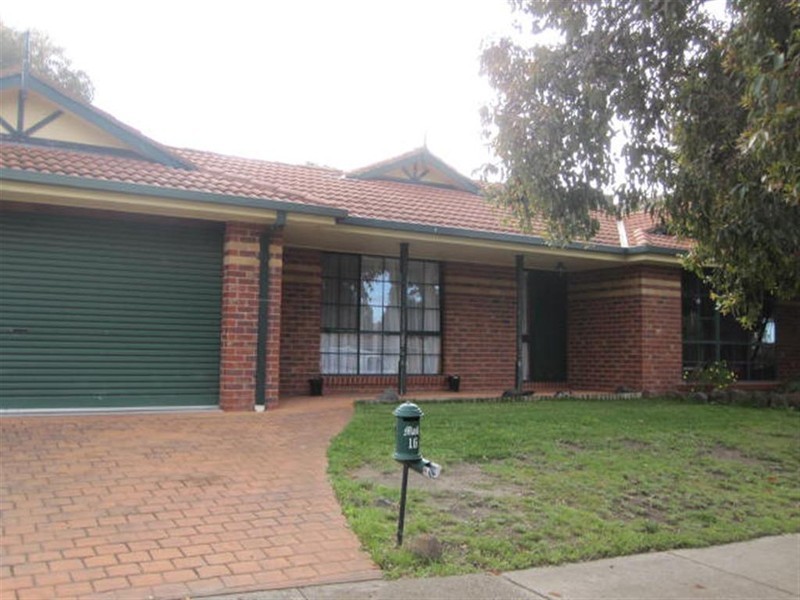 16 DELISLE AVENUE, Sunbury VIC 3429
