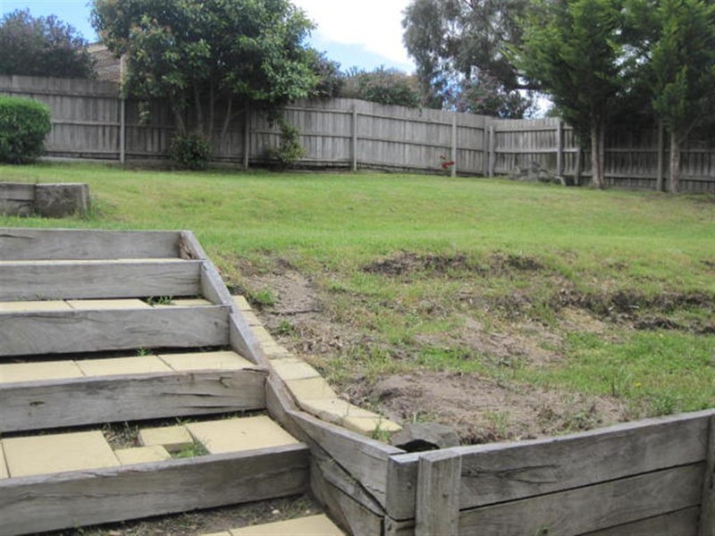 16 DELISLE AVENUE, Sunbury VIC 3429