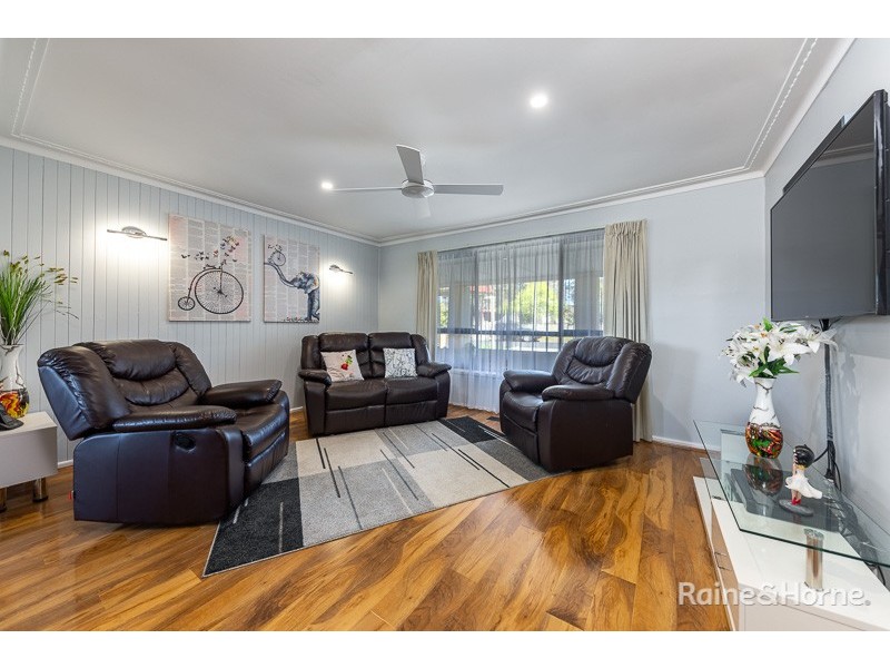 114 McKell Avenue, Sunbury VIC 3429