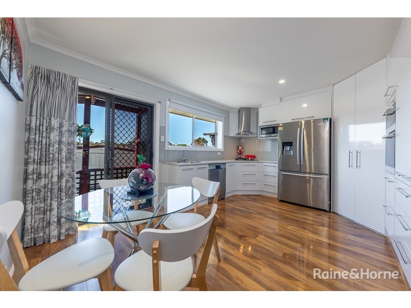 114 McKell Avenue, Sunbury VIC 3429