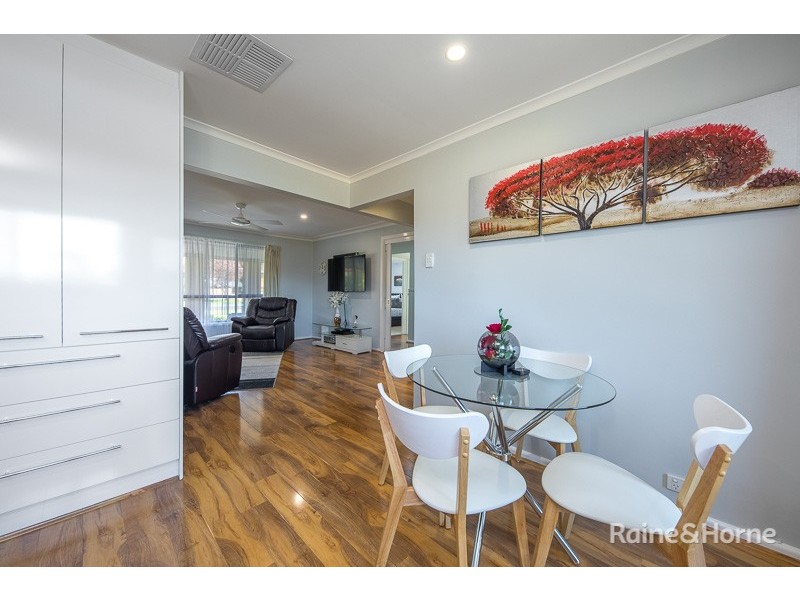 114 McKell Avenue, Sunbury VIC 3429