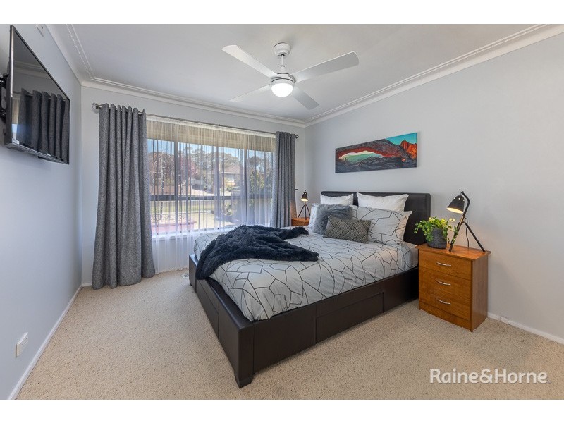 114 McKell Avenue, Sunbury VIC 3429