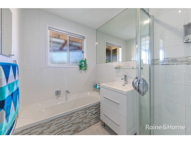 114 McKell Avenue, Sunbury VIC 3429