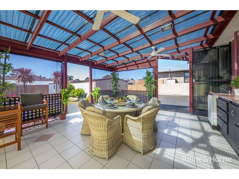 114 McKell Avenue, Sunbury VIC 3429