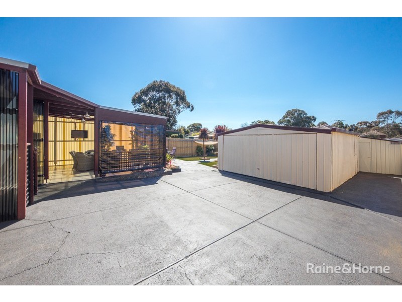 114 McKell Avenue, Sunbury VIC 3429