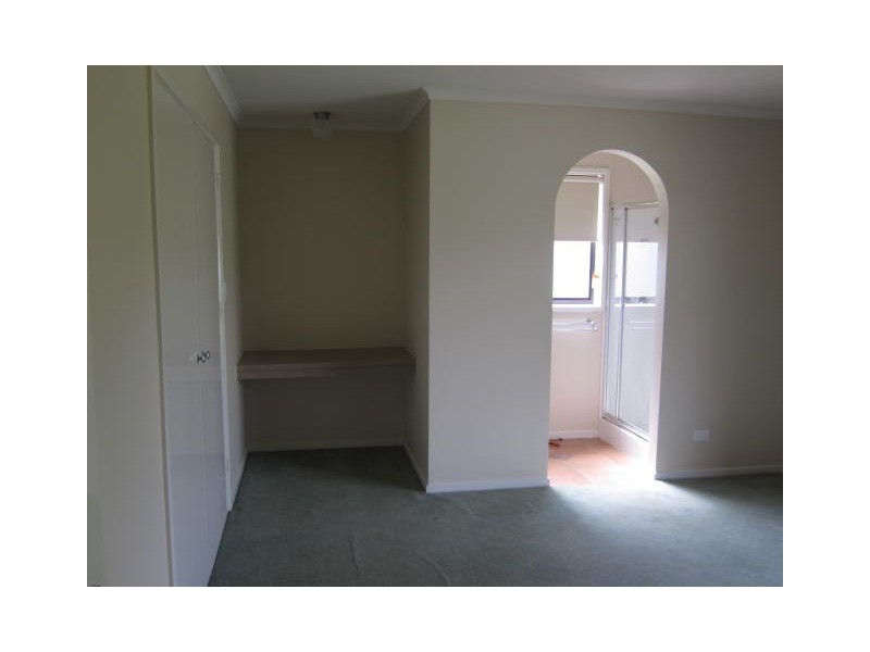 4 PORTMARNOCK COURT, Sunbury VIC 3429