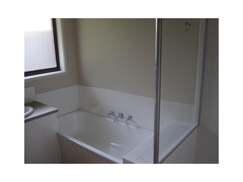 4 PORTMARNOCK COURT, Sunbury VIC 3429