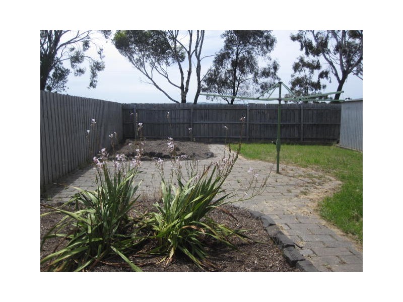 4 PORTMARNOCK COURT, Sunbury VIC 3429