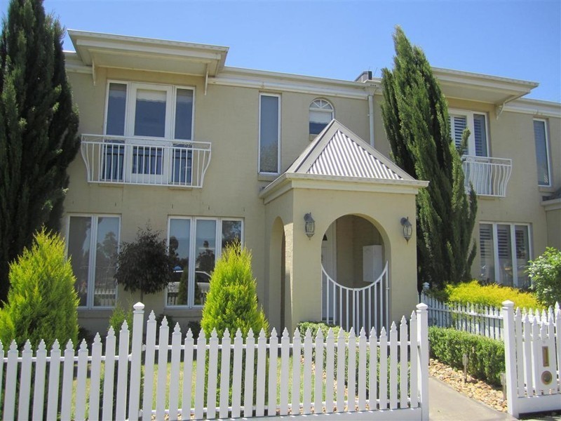 12 BETULA TERRACE, Sunbury VIC 3429