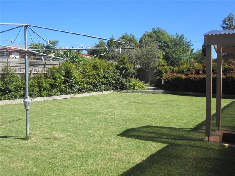 3 DOWLING COURT, Sunbury VIC 3429